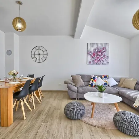 Moki Mit Privatem Beheizbarem Pool Пула