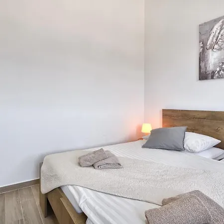 Moki Mit Privatem Beheizbarem Pool Пула