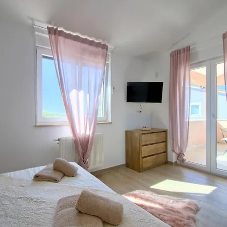 Villa Moki Mit Privatem Beheizbarem Pool Pula