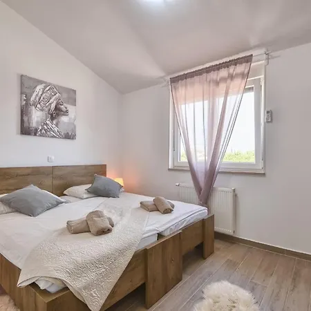 Moki Mit Privatem Beheizbarem Pool * Pula