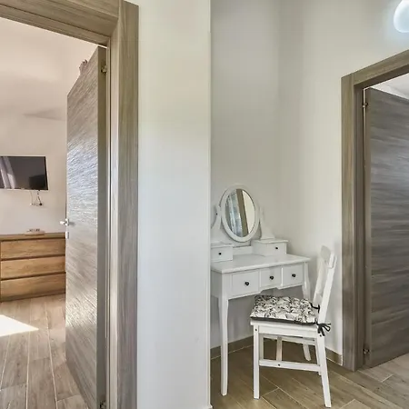 Moki Mit Privatem Beheizbarem Pool Пула