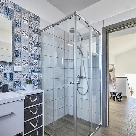 Moki Mit Privatem Beheizbarem Pool Pula