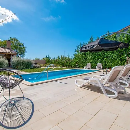 Villa Moki Mit Privatem Beheizbarem Pool Pula