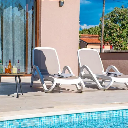 Moki Mit Privatem Beheizbarem Pool - By Istrabook