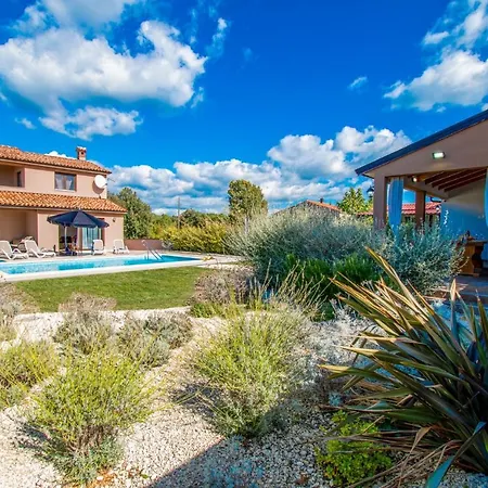 Moki Mit Privatem Beheizbarem Pool - By Istrabook Villa