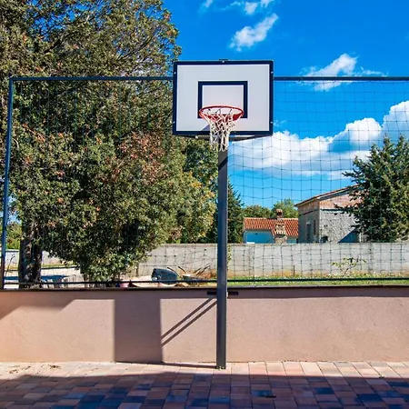 Moki Mit Privatem Beheizbarem Pool Пула