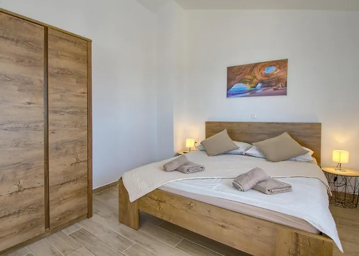 Moki Mit Privatem Beheizbarem Pool Vila Pula