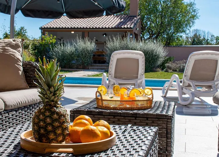 Moki Mit Privatem Beheizbarem Pool * Pula