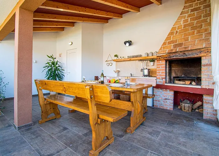 Moki Mit Privatem Beheizbarem Pool * Pula