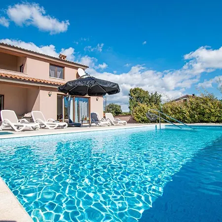 Moki Mit Privatem Beheizbarem Pool * Pula