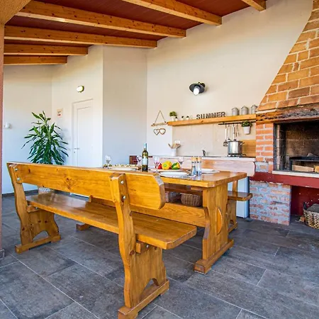 Moki Mit Privatem Beheizbarem Pool * Pula