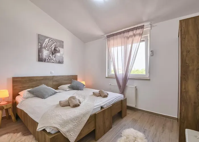 Moki Mit Privatem Beheizbarem Pool * Pula