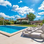 Moki Mit Privatem Beheizbarem Pool - By Istrabook