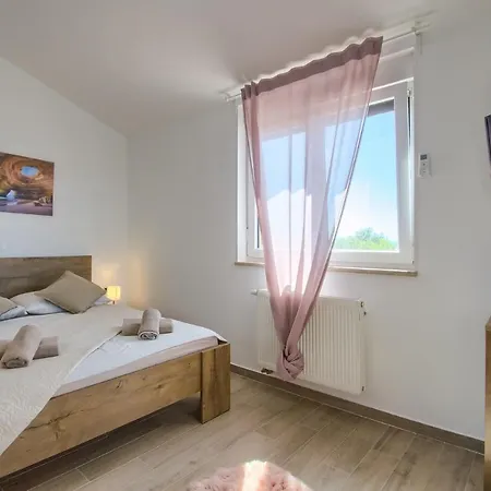 Moki Mit Privatem Beheizbarem Pool - By Istrabook Villa