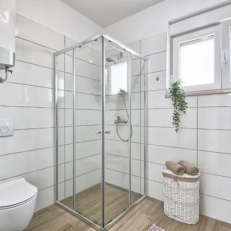 Moki Mit Privatem Beheizbarem Pool - By Istrabook Villa *