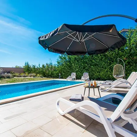 Villa Moki Mit Privatem Beheizbarem Pool - By Istrabook