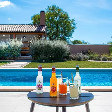 Moki Mit Privatem Beheizbarem Pool - By Istrabook Villa Pula