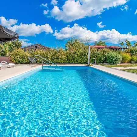 Moki Mit Privatem Beheizbarem Pool - By Istrabook Villa