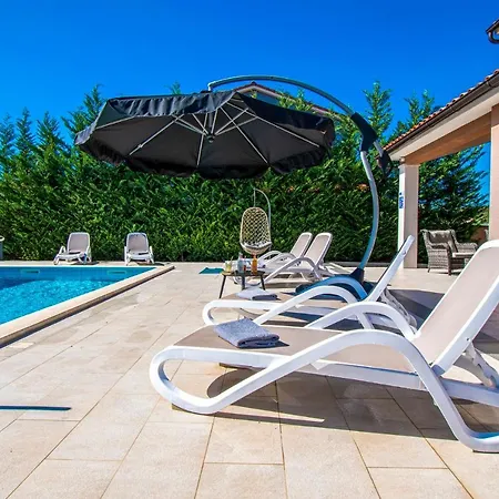 Moki Mit Privatem Beheizbarem Pool - By Istrabook Villa