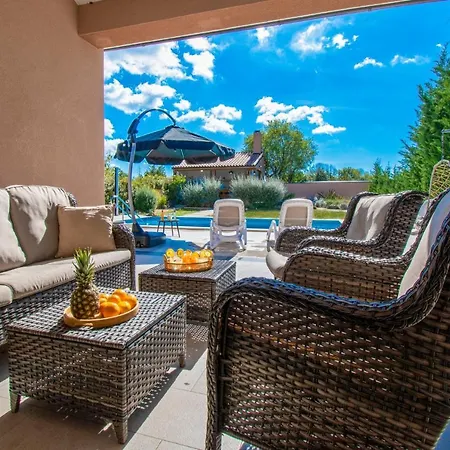 Villa Moki Mit Privatem Beheizbarem Pool - By Istrabook