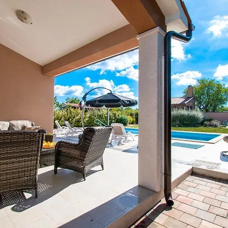 Moki Mit Privatem Beheizbarem Pool - By Istrabook Villa *